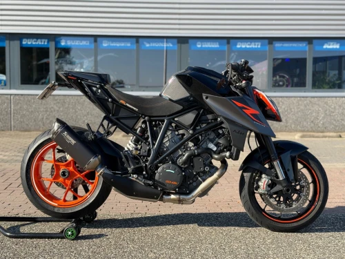 KTM 1290 SuperDuke R ABS Track & Tack Pack Black edition