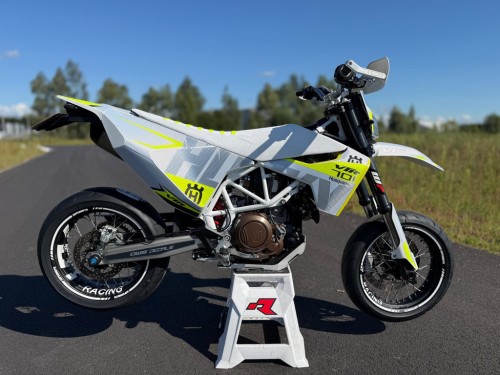 Husqvarna 701 Supermoto VTR Style