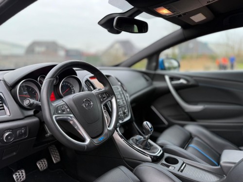 Opel Astra GTC 2.0 Turbo OPC TOPSTAAT! Clima Cruise Navi leer kuipstoelen