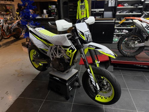 Husqvarna 701 Supermoto VTR Style
