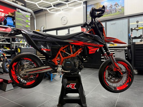 KTM 690 SMC R 2023 model Supermoto Supermotard TOPSTAAT!