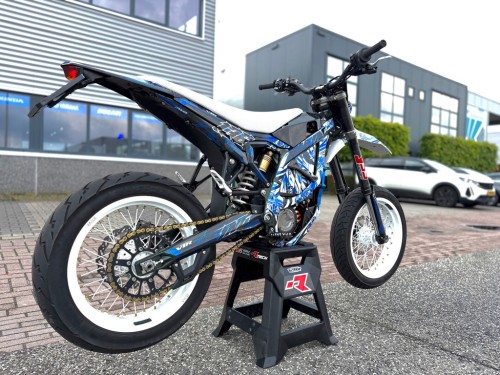 Sur-Ron Supermoto Ultra Bee 60 pk A1 rijbewijs Supermotard
