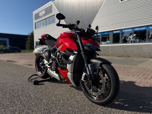 Ducati Naked Streetfighter V4