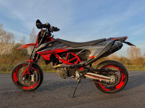 KTM 690 SMC R 2023 model Supermoto Supermotard TOPSTAAT!
