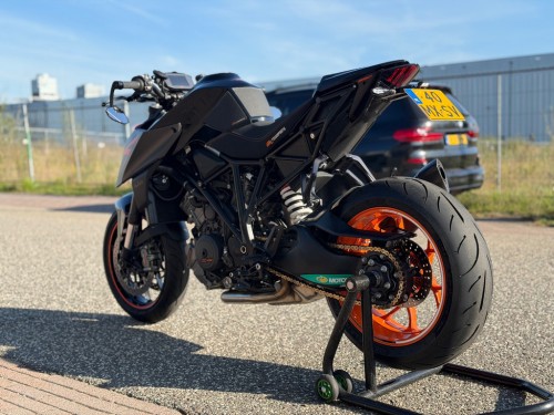 KTM 1290 SuperDuke R ABS Track & Tack Pack Black edition