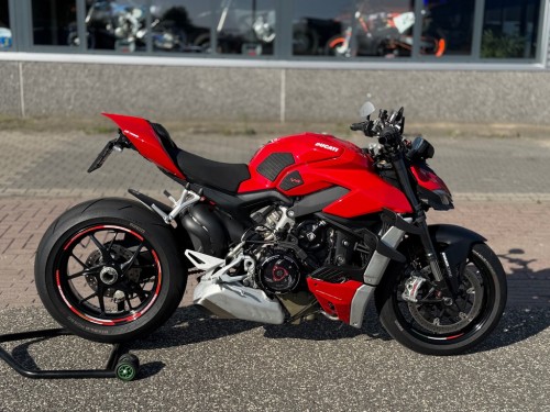 Ducati Naked Streetfighter V4