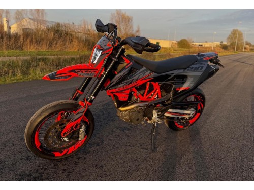 KTM 690 SMC R 2023 model Supermoto Supermotard TOPSTAAT!