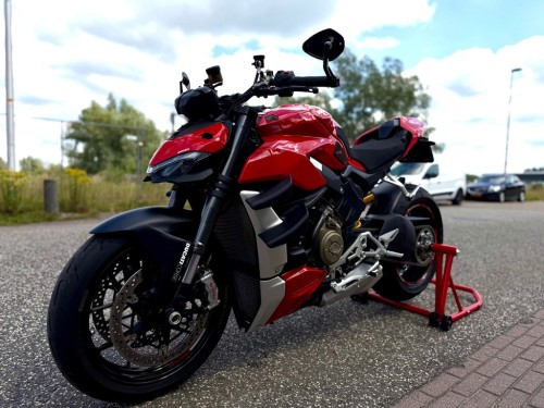 Ducati Naked Streetfighter V4