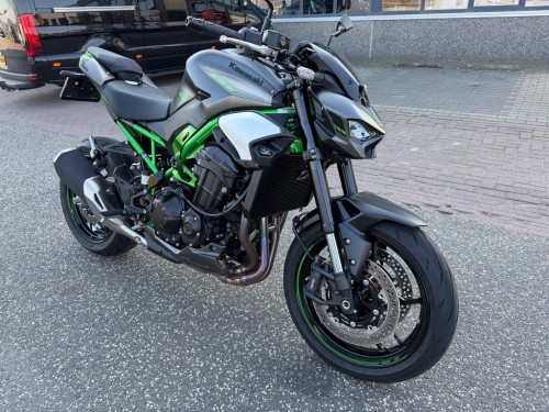 Kawasaki Z900 Naked 2025 1500 km met Fabrieksgarantie
