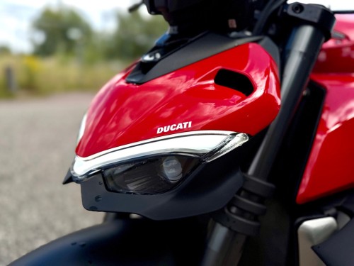 Ducati Naked Streetfighter V4