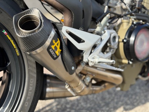 Ducati Streetfighter V4 S naked Arrow Carbon OHLINS 236 pk