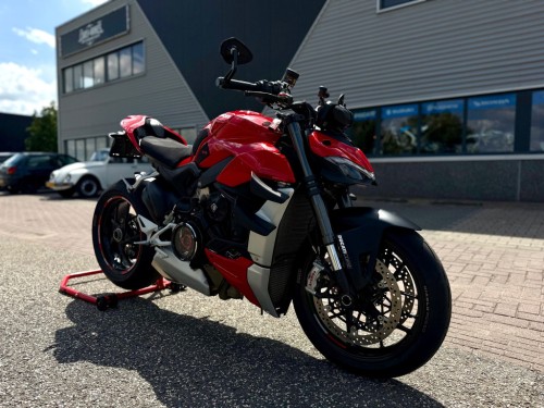 Ducati Naked Streetfighter V4