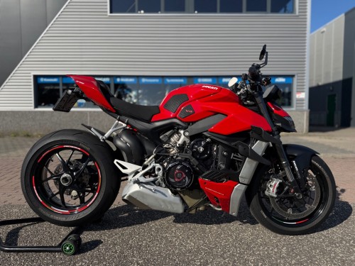 Ducati Naked Streetfighter V4