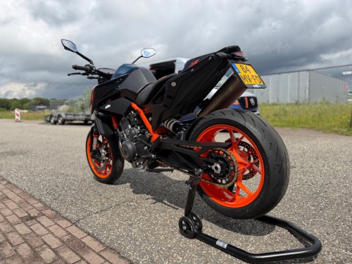 KTM 890 Duke R ABS NIEUWSTAAT 24 maand GARANTIE