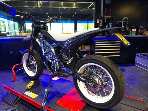 Sur-Ron Supermoto Ultra Bee 60 pk A1 rijbewijs Supermotard