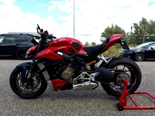 Ducati Naked Streetfighter V4
