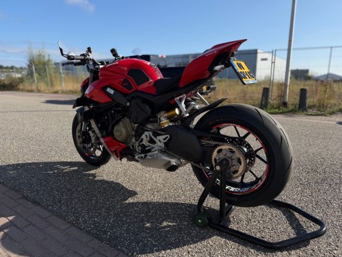 Ducati Naked Streetfighter V4