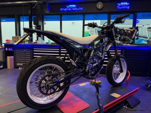 Sur-Ron Supermoto Ultra Bee 60 pk A1 rijbewijs Supermotard