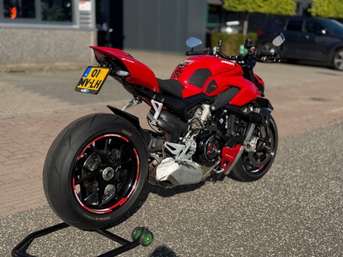 Ducati Naked Streetfighter V4