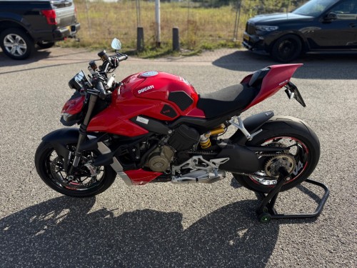 Ducati Naked Streetfighter V4