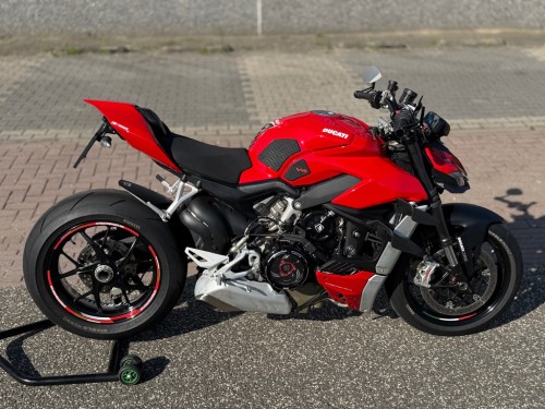 Ducati Naked Streetfighter V4