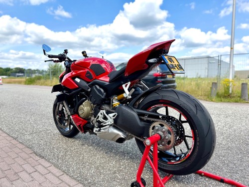 Ducati Naked Streetfighter V4