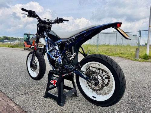 Sur-Ron Supermoto Ultra Bee 60 pk A1 rijbewijs Supermotard