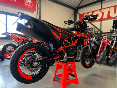 KTM 690 SMC R Supermoto A2 Supermotard 2022 model