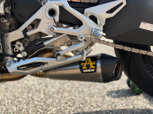 Ducati Streetfighter V4 S naked Arrow Carbon OHLINS 236 pk
