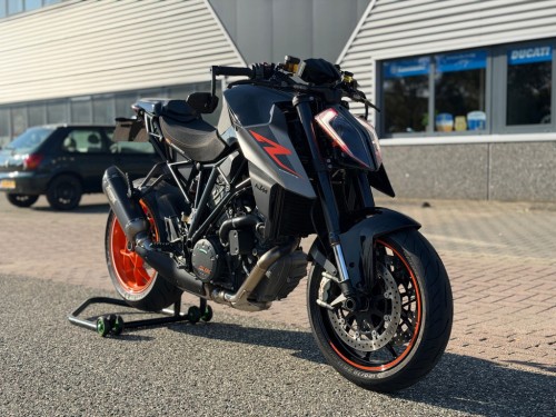 KTM 1290 SuperDuke R ABS Track & Tack Pack Black edition