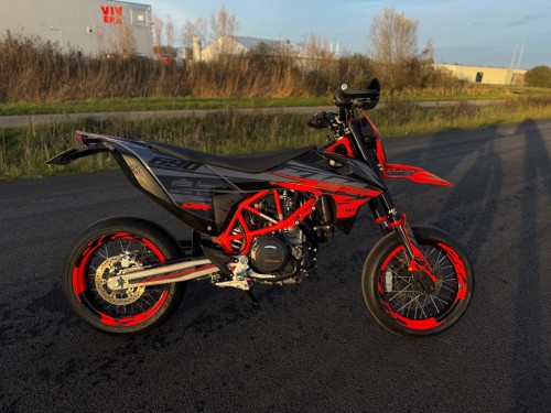 KTM 690 SMC R 2023 model Supermoto Supermotard TOPSTAAT!