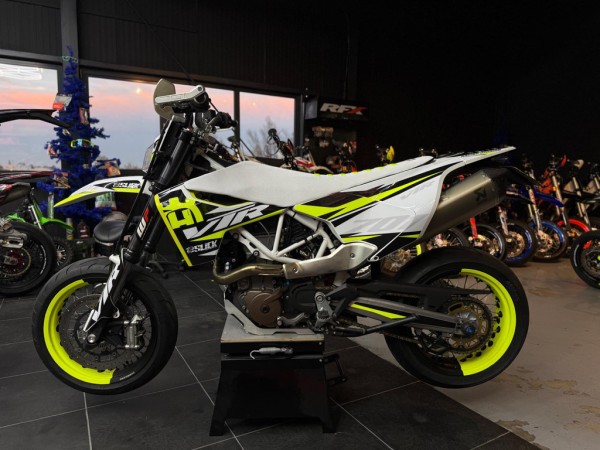 Husqvarna 701 Supermoto VTR Style