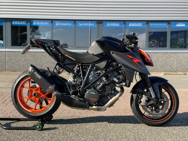 KTM 1290 SuperDuke R ABS Track & Tack Pack Black edition
