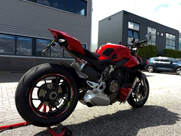 Ducati Naked Streetfighter V4