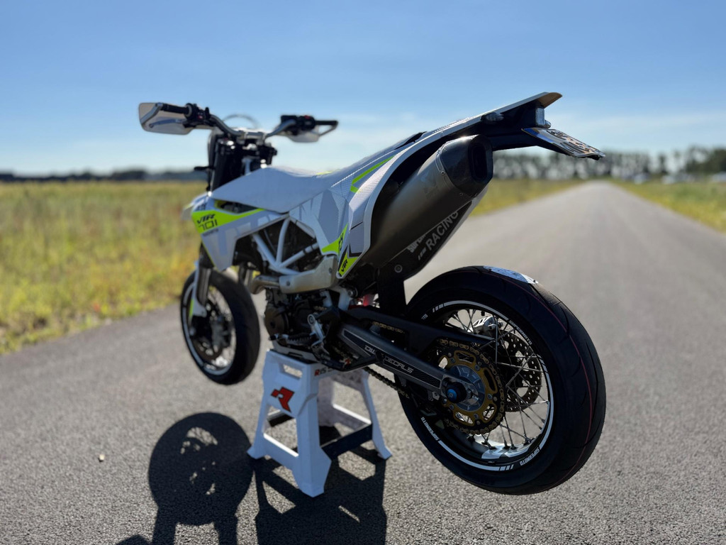 Husqvarna 701 Supermoto VTR Style