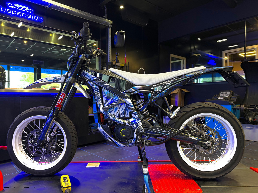 Sur-Ron Supermoto Ultra Bee 60 pk A1 rijbewijs Supermotard