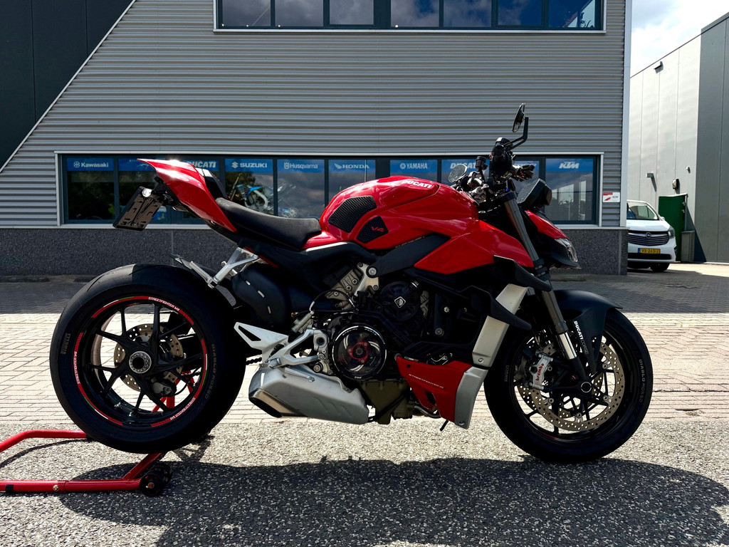Ducati Naked Streetfighter V4